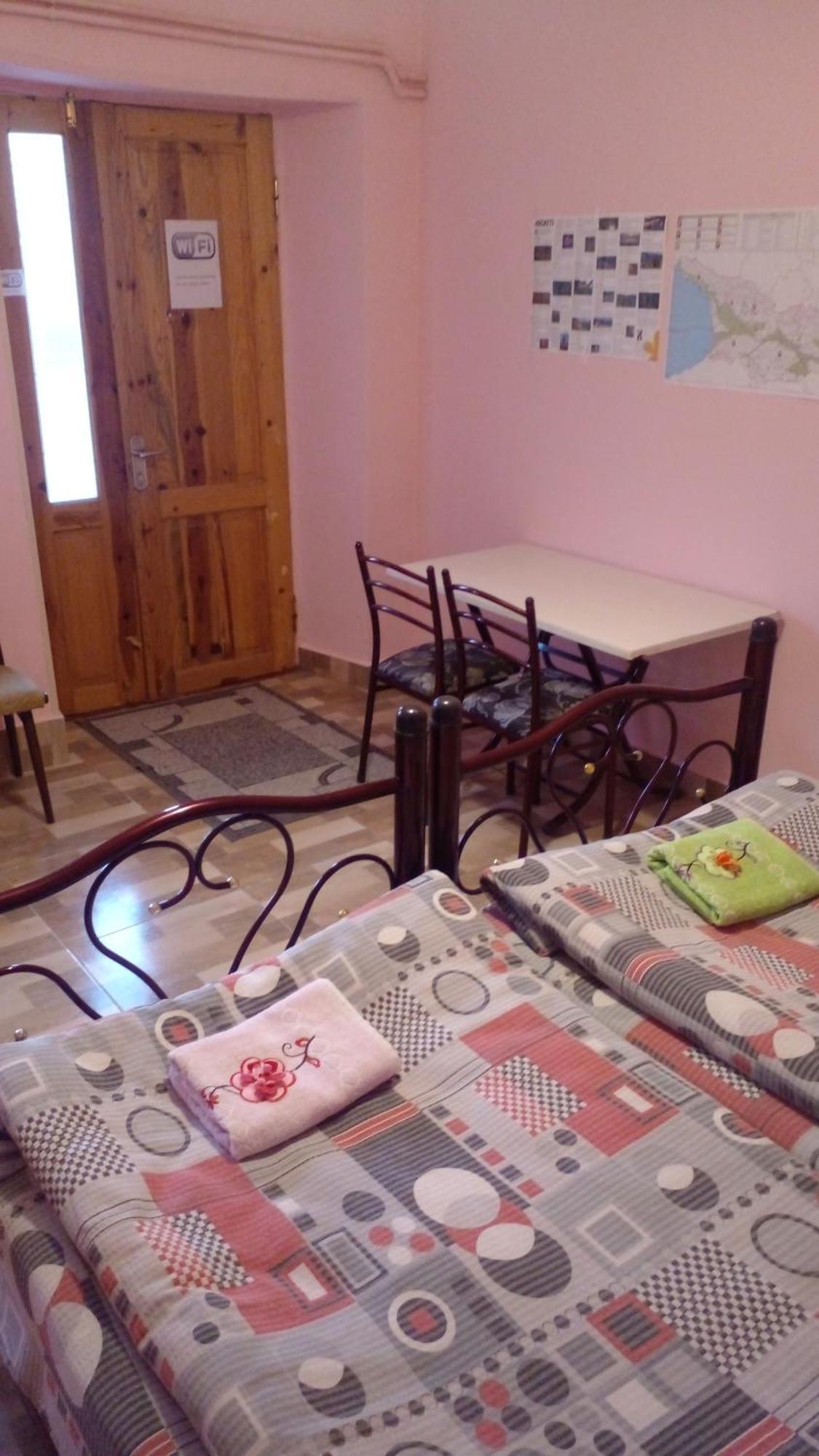 Giorgi'S Homestay Kutaisi Exterior photo