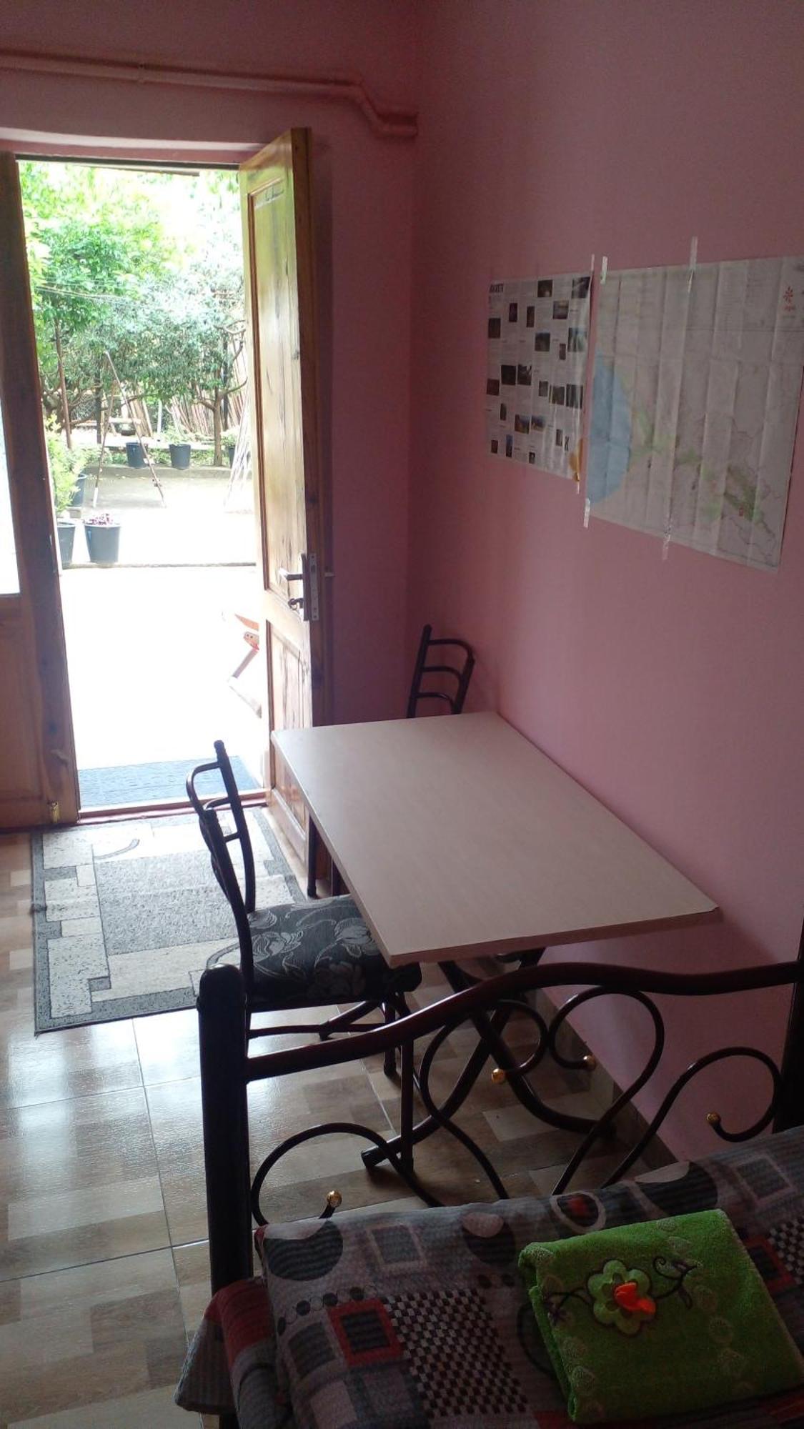 Giorgi'S Homestay Kutaisi Exterior photo